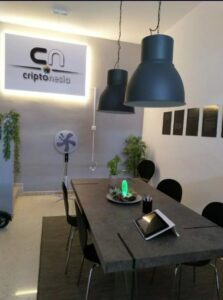 Interior de Criptonesia, espacio donde se imparte TardesDe DeFi